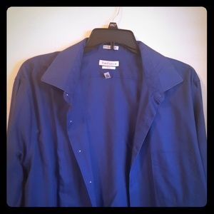 Men's Van Heusen button down shirt